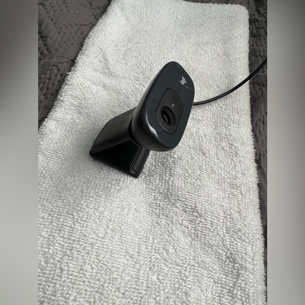 Best Seller Logitech C270 HD Webcam - Picture 2 of 3